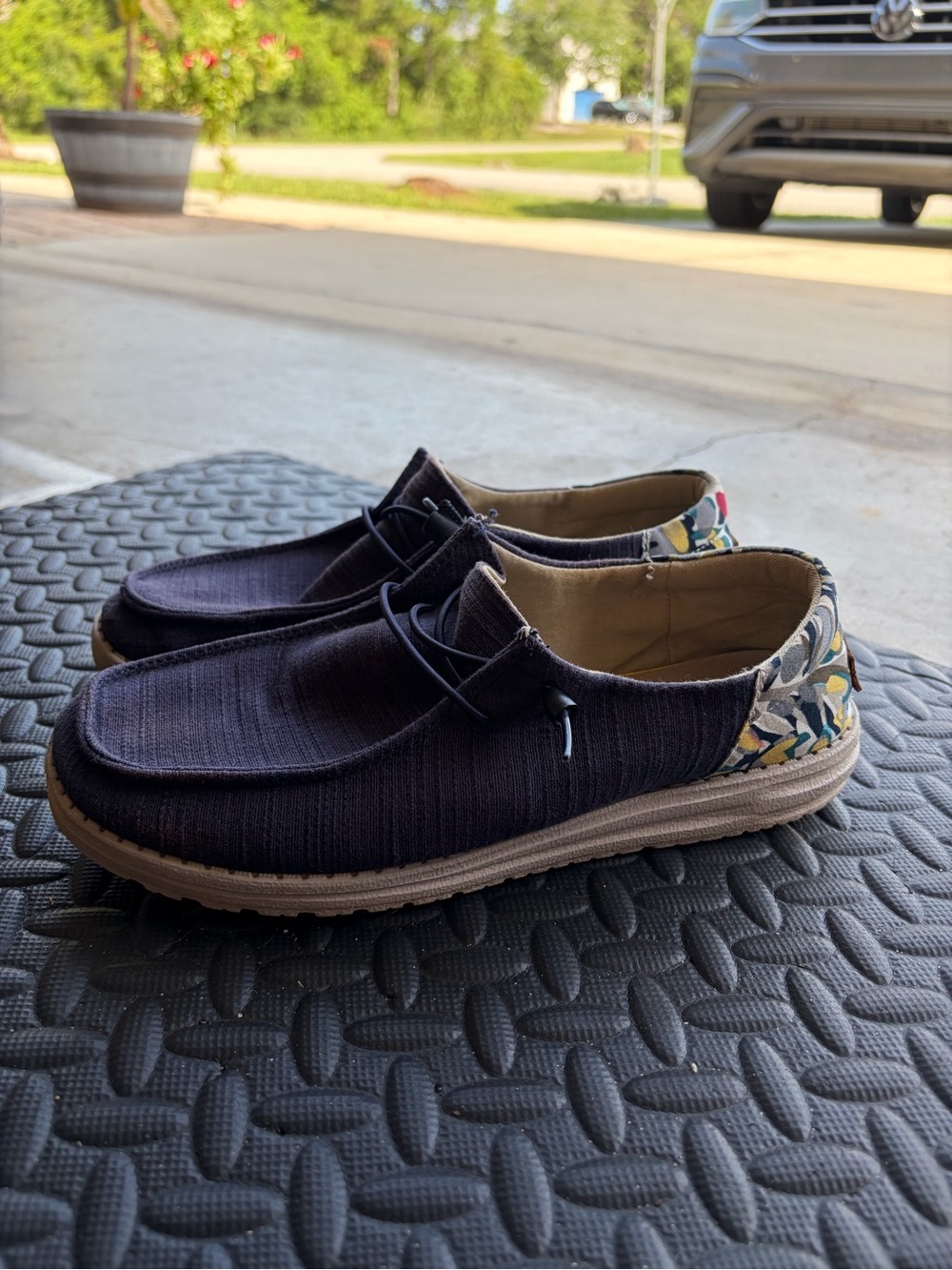 Casual Women’s Slip-On Shoes in Navy with Patterned Heel